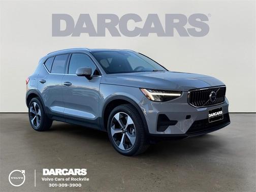 2025 Volvo XC40 B5 Core Bright Theme