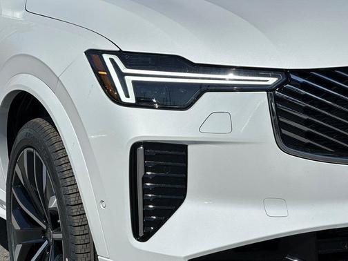 2025 Volvo XC90 B6 Plus 7-Seater