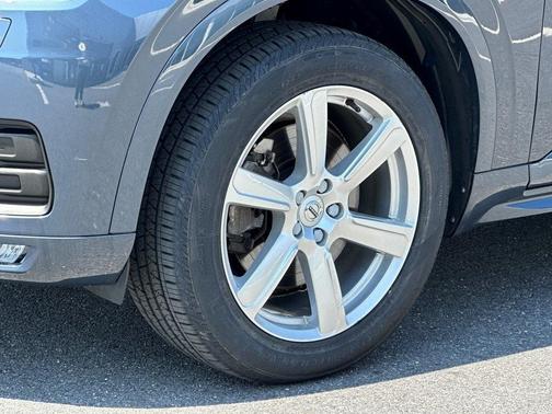 2022 Volvo XC90 T5 Momentum 7 Passenger