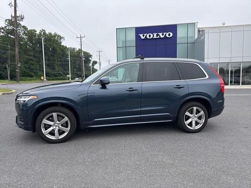 2022 Volvo XC90 T5 Momentum 7 Passenger