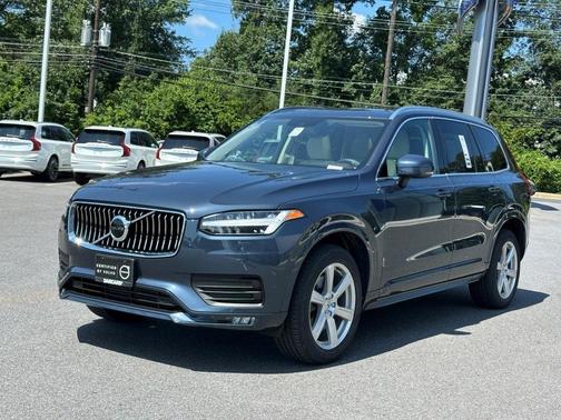 2022 Volvo XC90 T5 Momentum 7 Passenger
