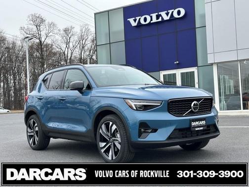 2025 Volvo XC40 B5 Ultra Dark Theme