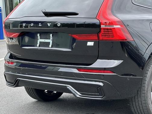 2023 Volvo XC60 Recharge Plug-In Hybrid T8 Ultimate Dark Theme