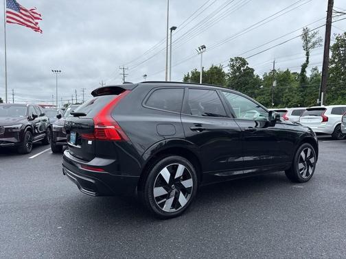 2023 Volvo XC60 Recharge Plug-In Hybrid T8 Ultimate Dark Theme