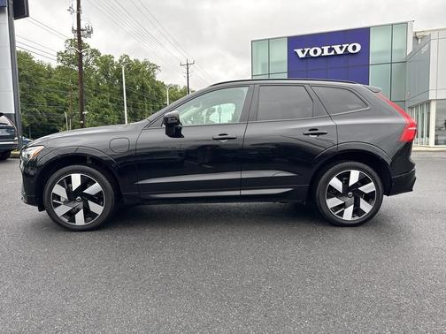 2023 Volvo XC60 Recharge Plug-In Hybrid T8 Ultimate Dark Theme