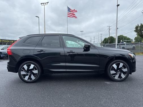 2023 Volvo XC60 Recharge Plug-In Hybrid T8 Ultimate Dark Theme