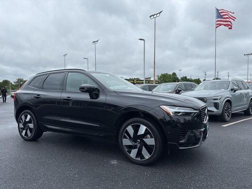 2023 Volvo XC60 Recharge Plug-In Hybrid T8 Ultimate Dark Theme