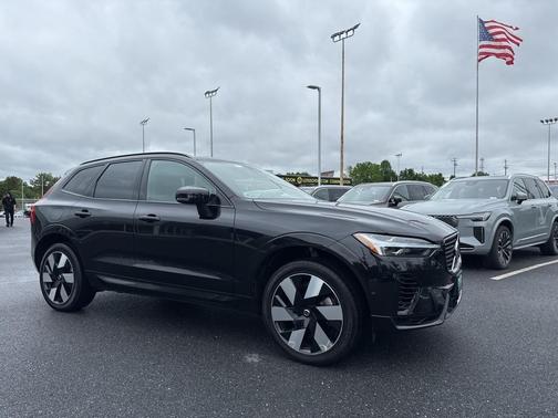 2023 Volvo XC60 Recharge Plug-In Hybrid T8 Ultimate Dark Theme