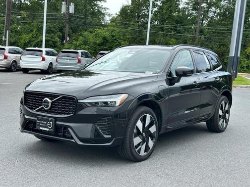 2023 Volvo XC60 Recharge Plug-In Hybrid T8 Ultimate Dark Theme