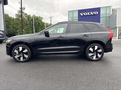 2023 Volvo XC60 Recharge Plug-In Hybrid T8 Ultimate Dark Theme