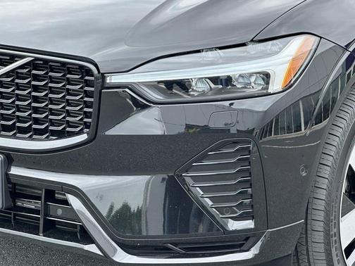 2023 Volvo XC60 Recharge Plug-In Hybrid T8 Ultimate Dark Theme
