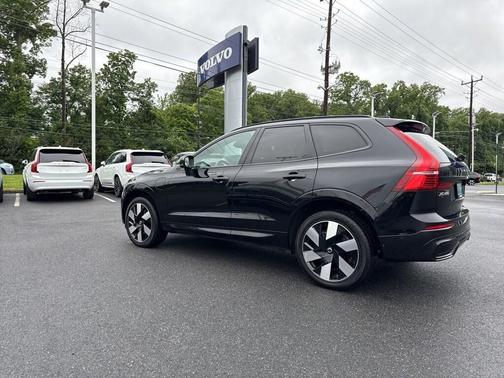 2023 Volvo XC60 Recharge Plug-In Hybrid T8 Ultimate Dark Theme