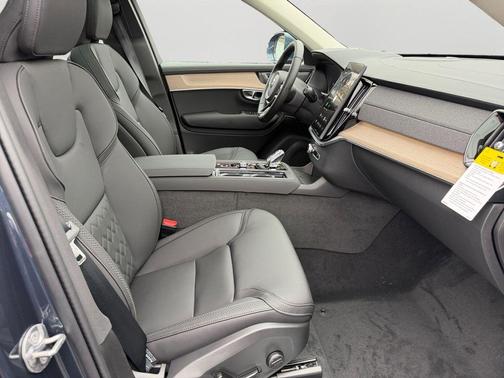 2026 Volvo XC90 Plug-In Hybrid T8 Plus 7-Seater