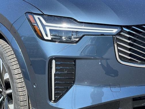 2025 Volvo XC90 B6 Plus 7-Seater