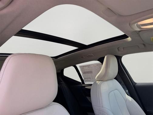 2026 Volvo XC40 B5 Ultra