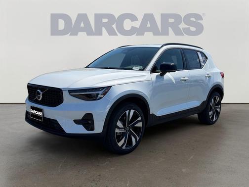 Crystal White 2026 Volvo XC40 B5 Ultra