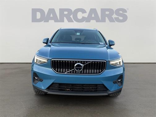 2025 Volvo XC40 B5 Plus Bright Theme