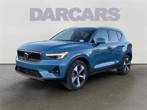 2025 Volvo XC40 B5 Plus Bright Theme