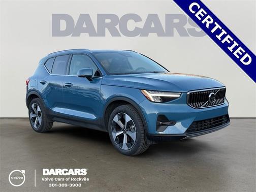 2025 Volvo XC40 B5 Plus Bright Theme