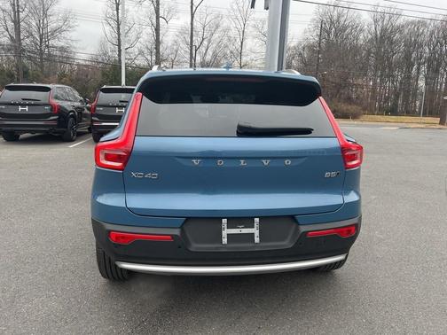 2025 Volvo XC40 B5 Plus Bright Theme