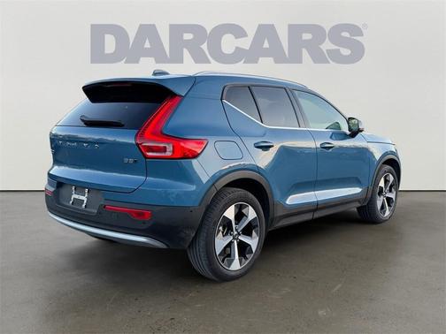 2025 Volvo XC40 B5 Plus Bright Theme