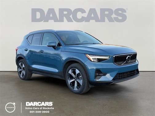 2025 Volvo XC40 B5 Plus Bright Theme