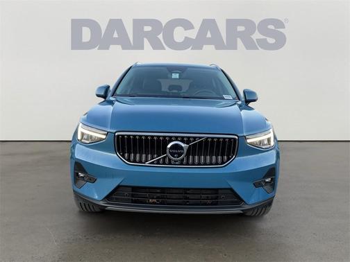 2025 Volvo XC40 B5 Plus Bright Theme