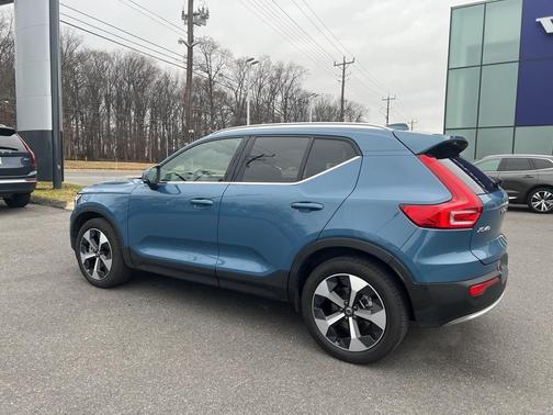 2025 Volvo XC40 B5 Plus Bright Theme