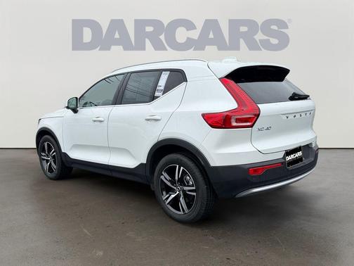 Crystal White 2023 Volvo XC40 B5 Plus Bright Theme