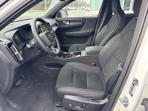 2023 Volvo XC40 Recharge Pure Electric Twin Plus