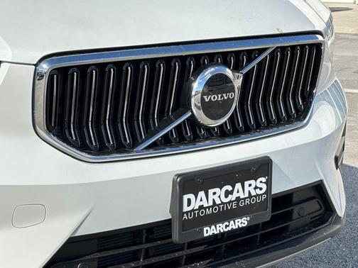 2025 Volvo XC40 B5 Core Bright Theme