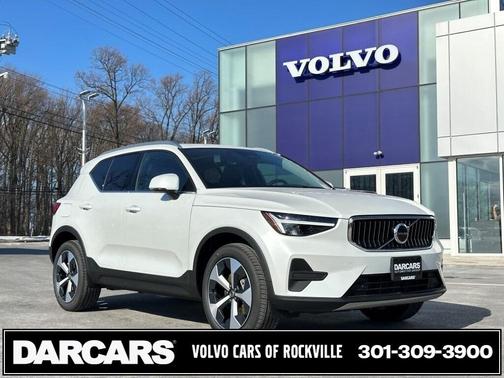 2025 Volvo XC40 B5 Core Bright Theme