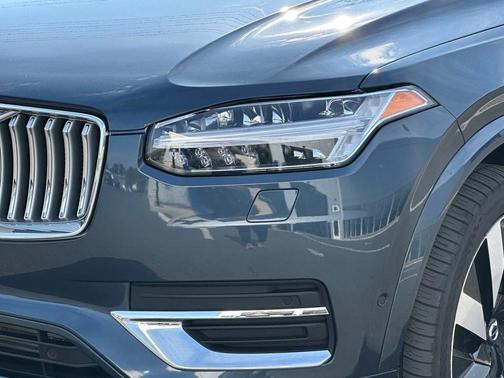 2023 Volvo XC90 Recharge Plug-In Hybrid T8 Ultimate Bright Theme 7-Seater