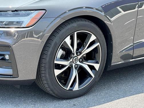 2025 Volvo S60 B5 Plus