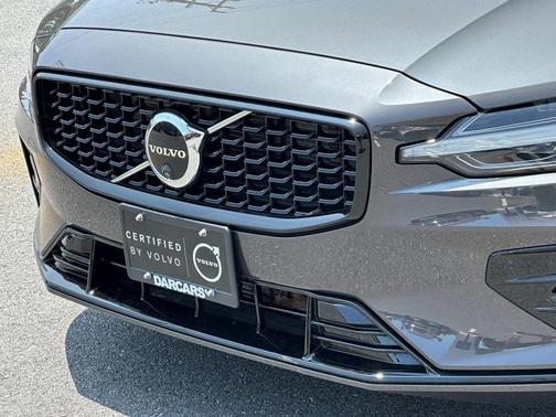 2025 Volvo S60 B5 Plus