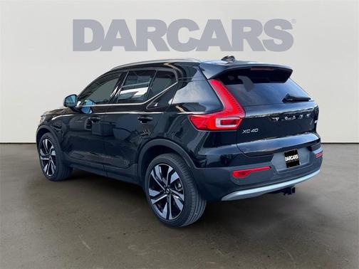 2023 Volvo XC40 B5 Ultimate Bright Theme