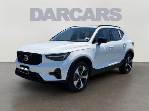 Crystal White 2026 Volvo XC40 B5 Plus