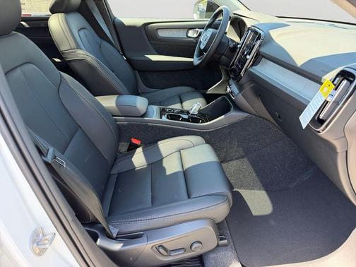 Crystal White 2026 Volvo XC40 B5 Plus