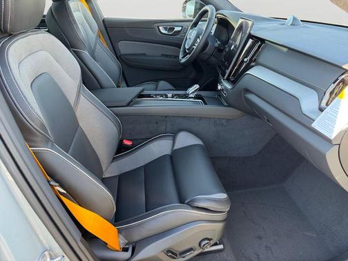 2026 Volvo XC60 Plug-In Hybrid T8 Polestar Engineered