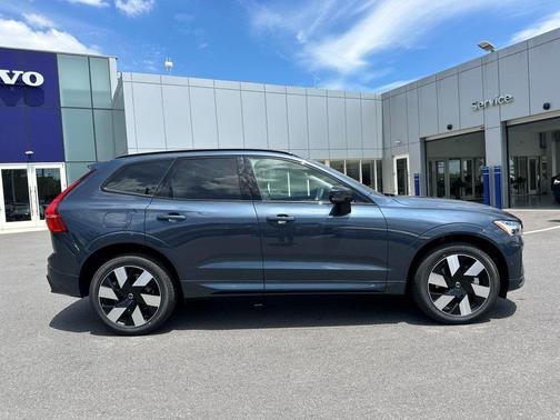 2025 Volvo XC60 Plug-In Hybrid T8 Plus