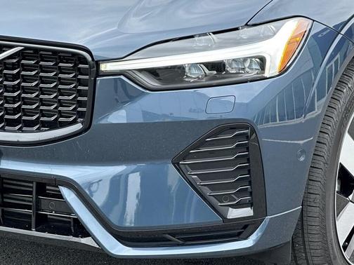 2025 Volvo XC60 Plug-In Hybrid T8 Plus