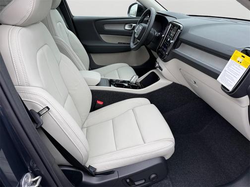 2026 Volvo XC40 B5 Ultra