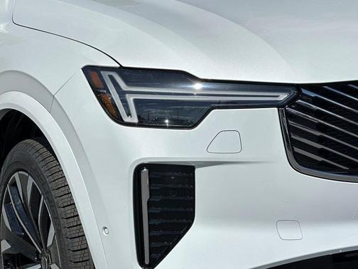 2025 Volvo XC90 Plug-In Hybrid T8 Plus 7-Seater