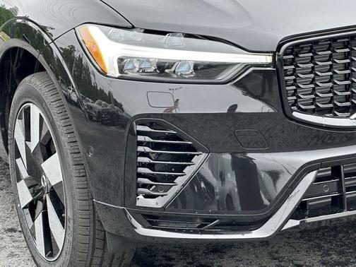 2025 Volvo XC60 Plug-In Hybrid T8 Plus