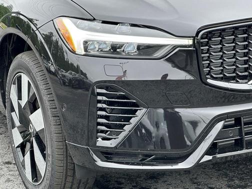 2025 Volvo XC60 Plug-In Hybrid T8 Plus