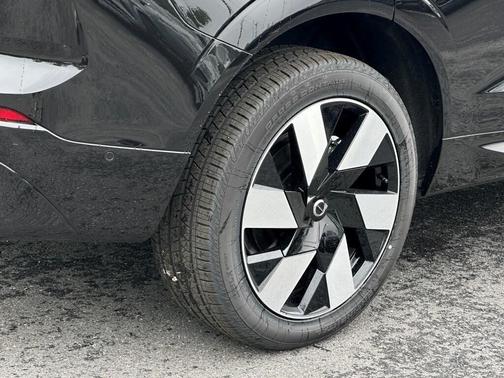 2025 Volvo XC60 Plug-In Hybrid T8 Plus