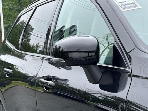 2025 Volvo XC60 Plug-In Hybrid T8 Plus