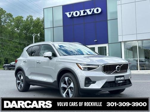 2025 Volvo XC40 B5 Plus Bright Theme