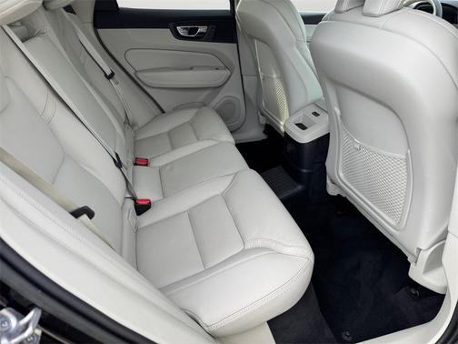 2023 Volvo XC60 Recharge Plug-In Hybrid T8 Ultimate Bright Theme