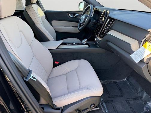 2026 Volvo XC60 Plug-In Hybrid T8 Plus